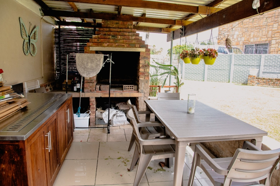 4 Bedroom Property for Sale in Beacon Bay Eastern Cape